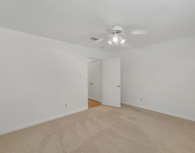 8415 Braesdale Lane - Photo Thumbnail 19