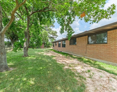 18211 Mueschke Road - Photo Thumbnail 7