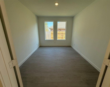 3032 Waterwood Pass Drive - Photo Thumbnail 10