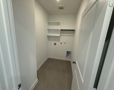 3032 Waterwood Pass Drive - Photo Thumbnail 5