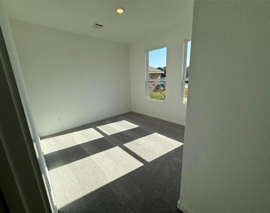 3032 Waterwood Pass Drive - Photo Thumbnail 8