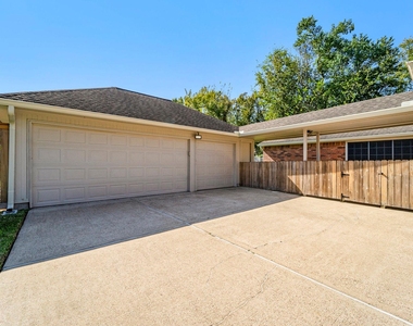 15214 Park Estates Lane - Photo Thumbnail 16