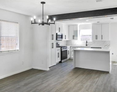 511 Chaseway Drive - Photo Thumbnail 1