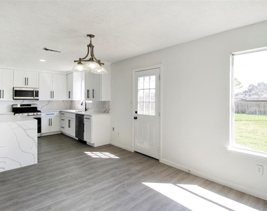 511 Chaseway Drive - Photo Thumbnail 10