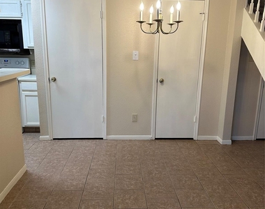 2121 Hepburn Street - Photo Thumbnail 3