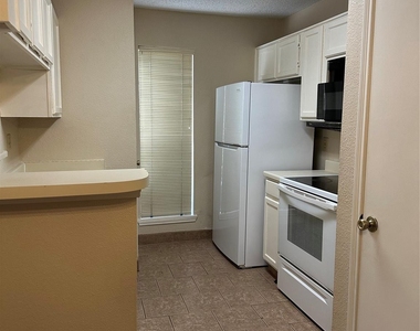 2121 Hepburn Street - Photo Thumbnail 5