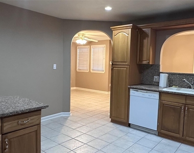 5753 Pinehurst Drive - Photo Thumbnail 6