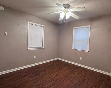 5753 Pinehurst Drive - Photo Thumbnail 7