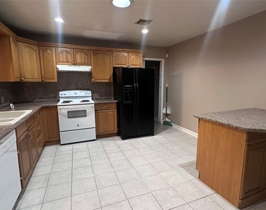 5753 Pinehurst Drive - Photo Thumbnail 5