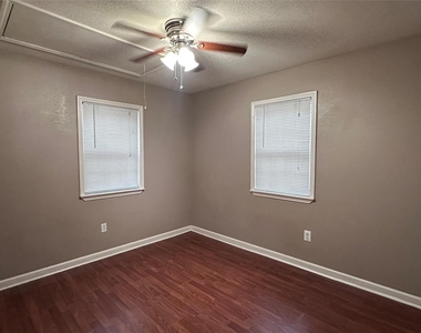 5753 Pinehurst Drive - Photo Thumbnail 8