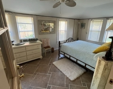 2579 2nd Street - Photo Thumbnail 3