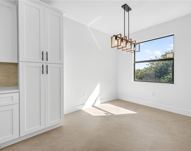 333 Pinehurst Avenue - Photo Thumbnail 4