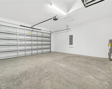 333 Pinehurst Avenue - Photo Thumbnail 7