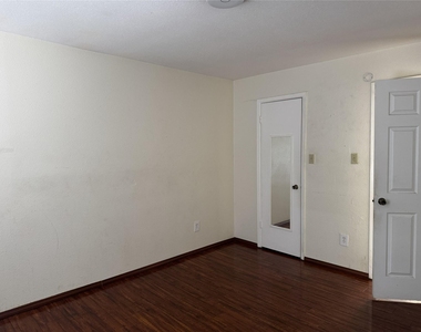 6161 Reims Road - Photo Thumbnail 8