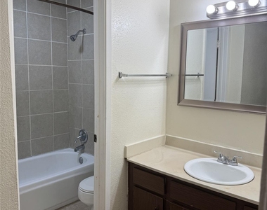6161 Reims Road - Photo Thumbnail 9