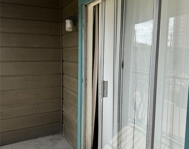 6161 Reims Road - Photo Thumbnail 14