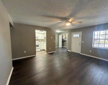 4400 Millwood Road - Photo Thumbnail 3