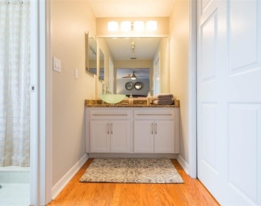 702 W Bay Street - Photo Thumbnail 16