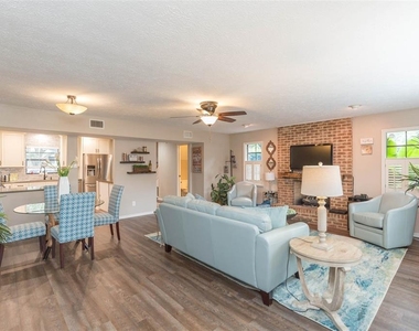 702 W Bay Street - Photo Thumbnail 8