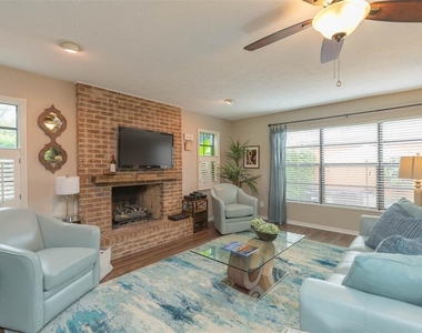 702 W Bay Street - Photo Thumbnail 6
