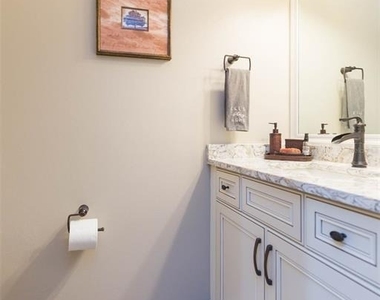 702 W Bay Street - Photo Thumbnail 12