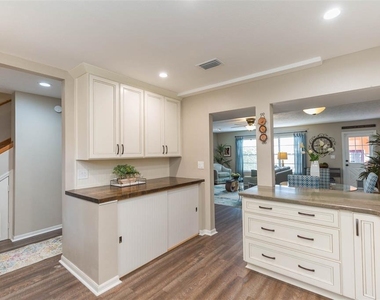702 W Bay Street - Photo Thumbnail 4