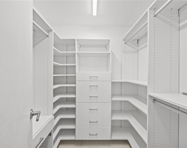 1035 Ave Ashford - Photo Thumbnail 16