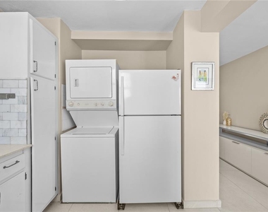 1035 Ave Ashford - Photo Thumbnail 12