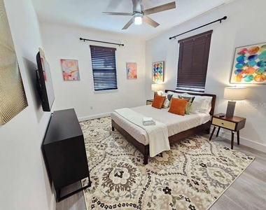 2075 Jewell Avenue - Photo Thumbnail 9