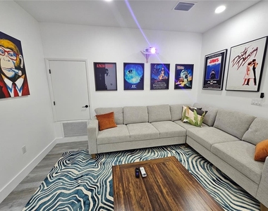 2075 Jewell Avenue - Photo Thumbnail 7