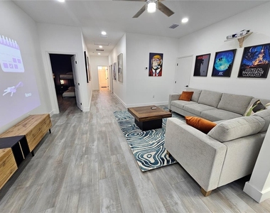 2075 Jewell Avenue - Photo Thumbnail 15