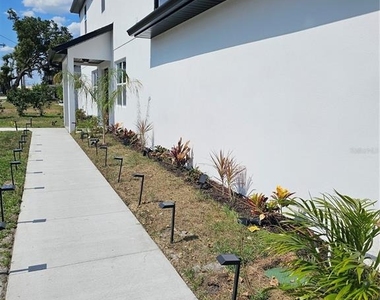 2075 Jewell Avenue - Photo Thumbnail 1