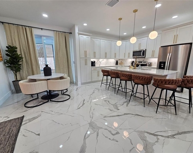 2075 Jewell Avenue - Photo Thumbnail 6