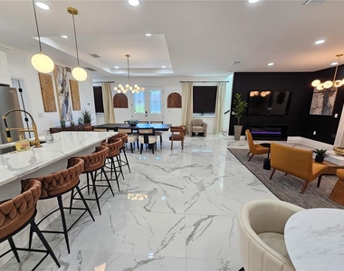 2075 Jewell Avenue - Photo Thumbnail 5