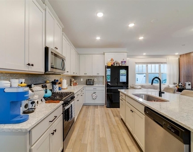 2224 Celebration Boulevard - Photo Thumbnail 24