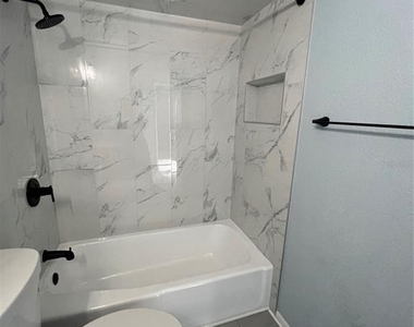 810 Kings Court - Photo Thumbnail 7