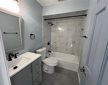 810 Kings Court - Photo Thumbnail 5