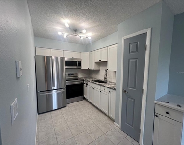 810 Kings Court - Photo Thumbnail 3