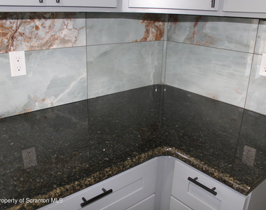 335 Phelps Street - Photo Thumbnail 7