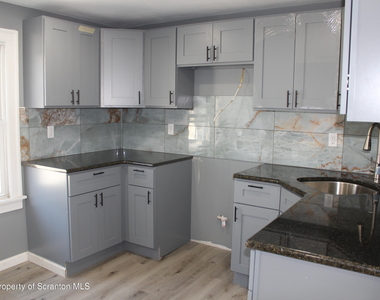 335 Phelps Street - Photo Thumbnail 6