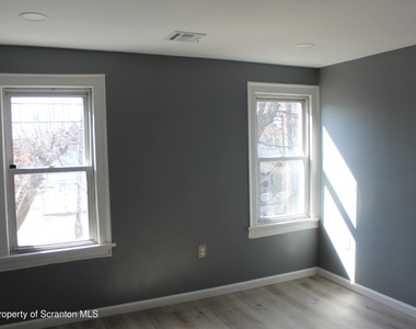 335 Phelps Street - Photo Thumbnail 13