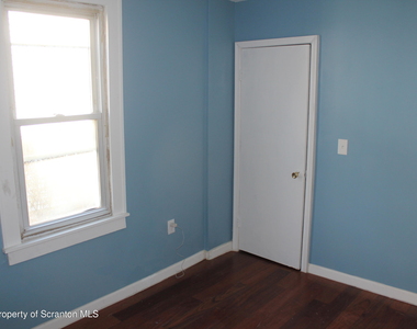 335 Phelps Street - Photo Thumbnail 10