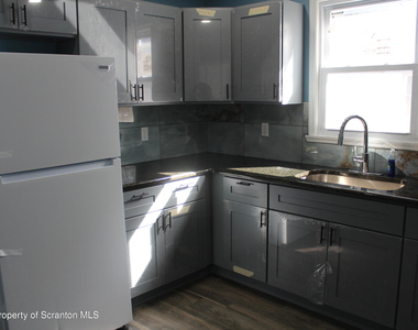 335 Phelps Street - Photo Thumbnail 5