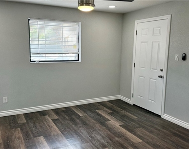 508 N 15th Street - Photo Thumbnail 2