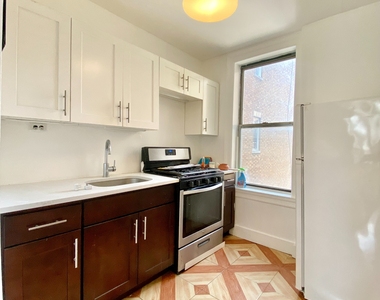 666 Hancock Street - Photo Thumbnail 4