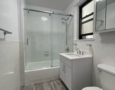 East 37th Street by Lexington Avenue - Photo Thumbnail 4