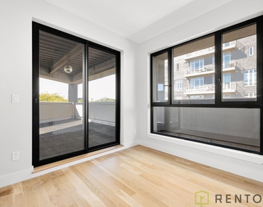 494 Manhattan Avenue - Photo Thumbnail 4