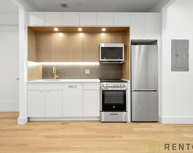 494 Manhattan Avenue - Photo Thumbnail 2