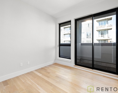 494 Manhattan Avenue - Photo Thumbnail 6