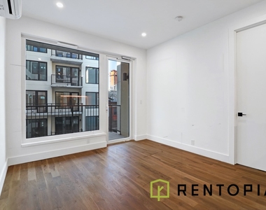 228 Berry Street - Photo Thumbnail 4